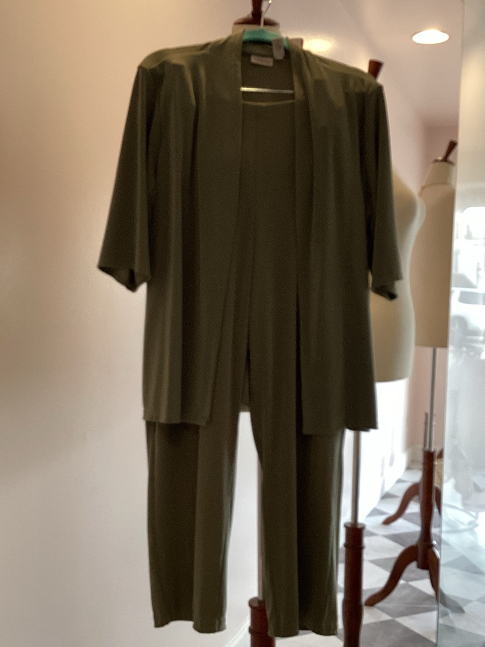 186 Chico's Olive Green Two-Piece Pant Suit